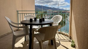 Outdoor dining - 2-room apartment / cabin, near beach, private parking (Argelès-sur-Mer)