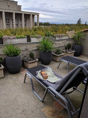 Terrace/patio - Stylish loft in the centre of Narbonne. View of the cathedral. Quality services (Narbonne)