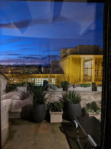 Stylish loft in the centre of Narbonne. View of the cathedral. Quality services