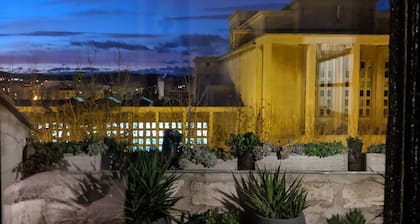 Stylish loft in the centre of Narbonne. View of the cathedral. Quality services