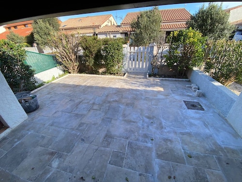 Gemütliche Villa für 6 Personen mit Pool, Terrasse und privatem Parkplatz