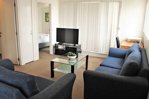 Apartment, 2 Queen Beds | Living area