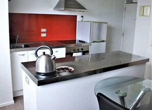 Apartment, 2 Queen-Betten | Eigene Küche | Großer Kühlschrank, Ofen, Herdplatte, Geschirrspüler