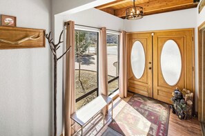 Interior - Birds Nest by Destination Big Bear : Walk to the Lake! Pool Table! Hot Tub! Wood Fireplace! Cable TV! Sleeps 12! (Big Bear Lake)