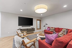 TV, fireplace, offices