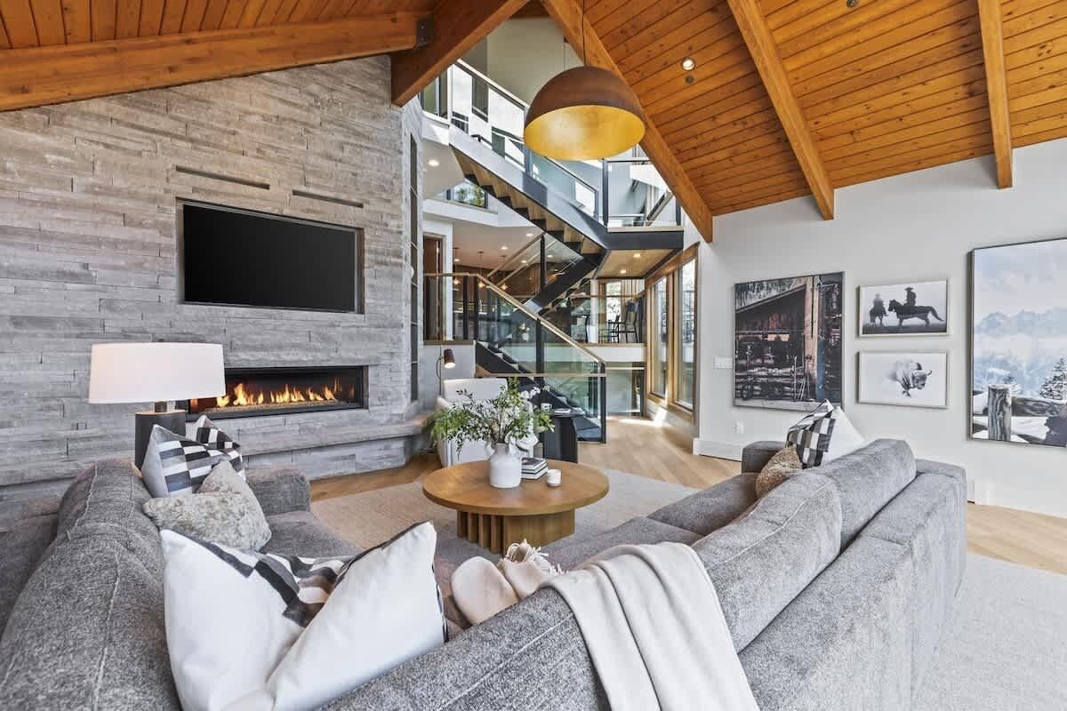 TV, fireplace, offices