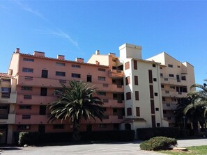 Exterior - 2-Room Apartment with Pool View, Parking, and Elevator in Argelès-sur-Mer (Argelès-sur-Mer)