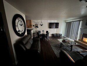 Télévision, cheminée