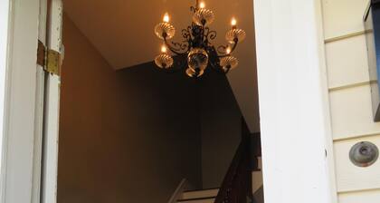 Spacious home in Historic St. Charles, Near Main Street + self-serve breakfast