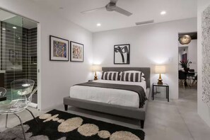 5 bedrooms, desk, iron/ironing board, WiFi