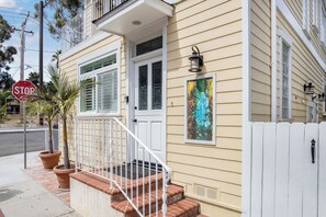 Exterior detail - 357CL: Most Popular 5bd home in Avalon! (Avalon)