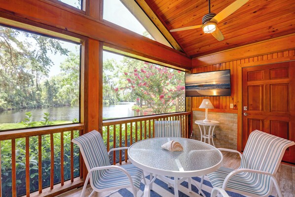 屋外ダイニングエリア