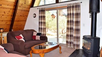 Télévision, cheminée, lecteur de DVD