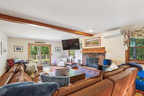 Smart TV, fireplace, DVD player