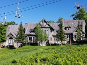 Exterior - Ski in/out 4 BR townhome directly on Raccoon Run and the Village Chair Lift !! (Jay)