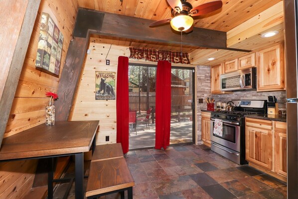 Fridge, microwave, stovetop, dishwasher