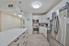 Fridge, microwave, oven, stovetop - Experience upscale coastal living in this fabulous condo with elevator access, p (Port Aransas)