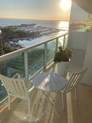 Property grounds - Luxury Penthouse w/Private Rooftop Terrace in Coconut Grove Hotel! (Miami)