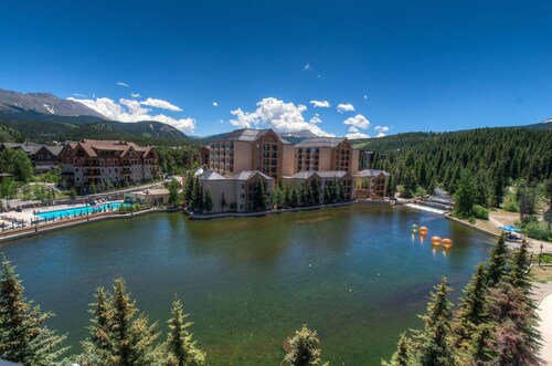 Luxury Ski-In Penthouse- Walk to Main St