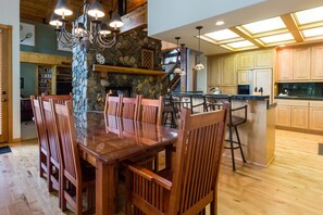 Dining - BIGL18 - Luxury Cabin with Hot Tub, A/C & Forest Views (Sunriver)