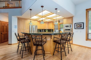 冰箱、微波炉、烤箱、炉灶