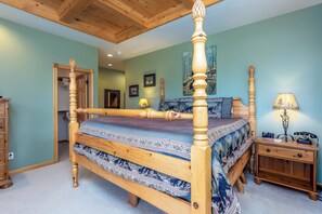 5 bedrooms, free WiFi, bed sheets - BIGL18 - Luxury Cabin with Hot Tub, A/C & Forest Views (Sunriver)