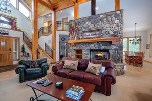 TV, fireplace, DVD player, table football - BIGL18 - Luxury Cabin with Hot Tub, A/C & Forest Views (Sunriver)