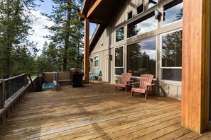Terrace/patio - BIGL18 - Luxury Cabin with Hot Tub, A/C & Forest Views (Sunriver)