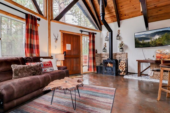 TV, fireplace, DVD player