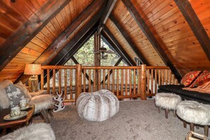 Fernseher, Kamin, DVD-Player