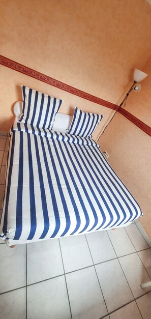 2 bedrooms, iron/ironing board
