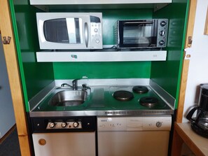 Réfrigérateur, micro-ondes, four, lave-vaisselle
