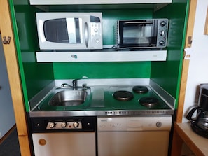 Réfrigérateur, micro-ondes, four, lave-vaisselle