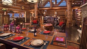 Ferienhaus, 5 Schlafzimmer | Essbereich im Zimmer