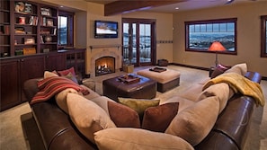 Ferienhaus, 5 Schlafzimmer | Wohnzimmer | Fernseher