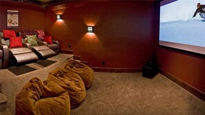 House, 5 Bedrooms | Room amenity