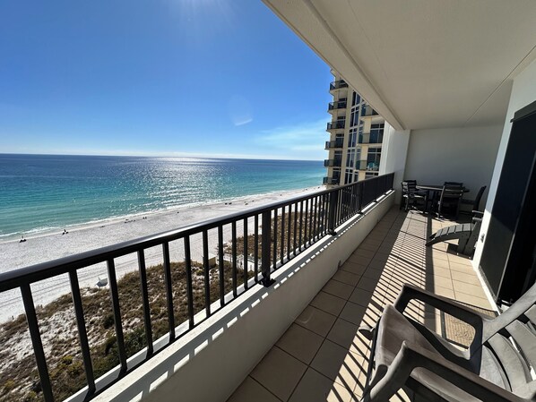 Property grounds - "Breakers East 1006" Gulf Front 2BR/2BA~Beach setup included (Destin)