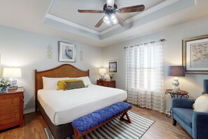 3 slaapkamers, een strijkplank/strijkijzer, internet, beddengoed