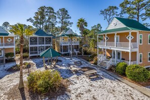 Exterior - Breathtaking Retreat: Luxury Vacation Home with Stunning Pool, Beach Nearby (Pensacola)