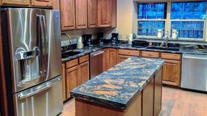 Coffee/tea maker, fridge, microwave, oven - RS Lodge - 9 Bedrooms managed by Cabin Butler (Greer)