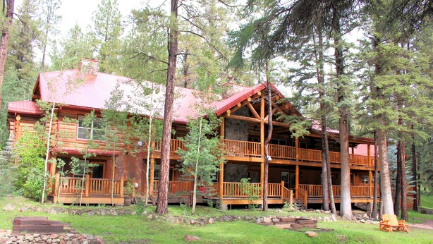 Exterior - RS Lodge - 9 Bedrooms managed by Cabin Butler (Greer)