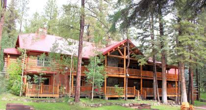 RS Lodge - 9 Bedrooms managed by Cabin Butler