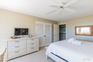 6 slaapkamers, een bureau, een strijkplank/strijkijzer, gratis wifi