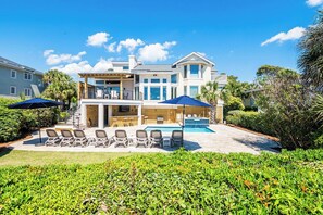 A heated pool - 21 Heron - Oceanfront Home, Private Boardwalk, Large Pool (Hilton Head Island)