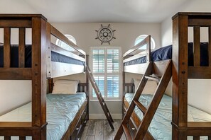 5 bedrooms, iron/ironing board, free WiFi, bed sheets - This upscale pet friendly home is directly on the beach! This truly is the Pearl (Port Aransas)