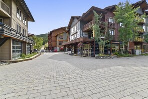 Exterior - Tucker Mountain Lodge one bedroom plus den.  Center Village. (Copper Mountain)