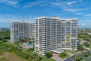 Exterior - Beachfront, Amazing Southern Views 10th floor, Tower 3, Sleeps 7 (Marco Island)