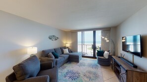 TV, books - Beachfront, Amazing Southern Views 10th floor, Tower 3, Sleeps 7 (Marco Island)