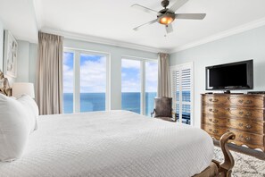 4 bedrooms, desk, iron/ironing board, free WiFi