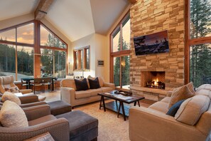 Smart TV, fireplace, DVD player, stereo